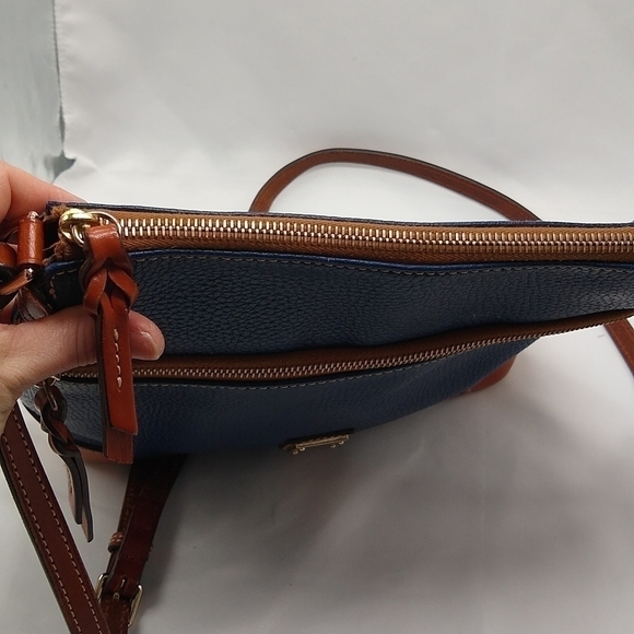 Dooney & Bourke Crossbody Bag Navy Blue Brown Pebbled Leather Adjustable - Picture 10 of 15
